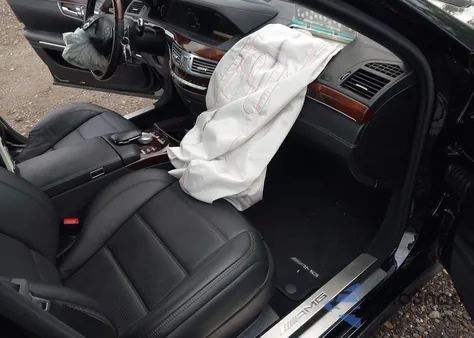 2011 Mercedes-Benz S 63 Amg z USA, uszkodzony, nr VIN WDDNG7EB1BA377153